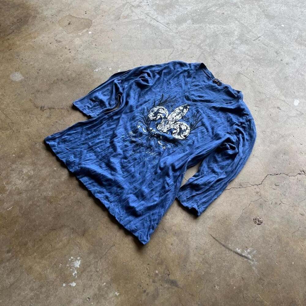 Seven Fleur-de-Lis Graphic 3/4 Sleeve V-Neck Shirt